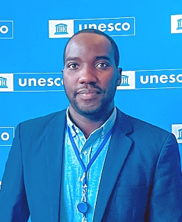 Mr. Mrisho Hassan - Communications Officer (Responsable de la Communication Digitale)